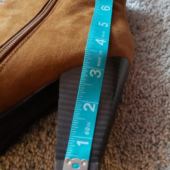 👢Express cognac micro faux suede ankle booties 7 - Picture 5 of 6